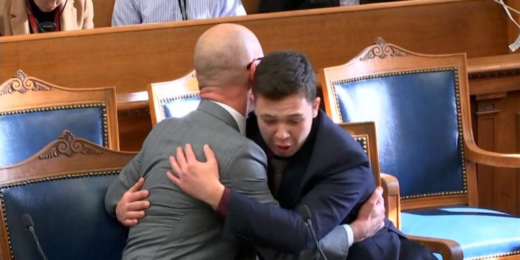 18 vjeçari që vrau 2 persona u shpall i pafajshëm, Biden reagon i mërzitur: Por duhet t’i bindemi verdiktit