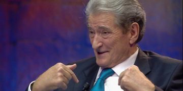 “Europës i’u dogj xhani për plakun dixhital”! Berisha në mashtrimin e radhës: Europa e quan të padrejtë vendimin e SHBA për të më shpallur non grata