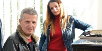 Marrin fund thashethemet: “Ishte si gjarpër, më shkatërroi”! Përfundon në mënyrë të pazakontë martesa 25-vjeçare e Shpëtim Saraçit me Mira Konçin