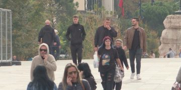 Jetesa e shtrenjtë në Tiranë, shkak mbipopullimi: Rekomandohet të investohet në zonat rurale