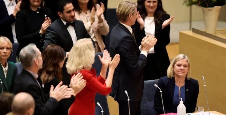 Pak orë pasi u zgjodh si kryeministre, jep dorëheqjen gruaja që hyri në histori