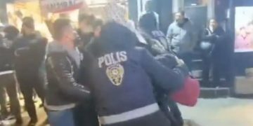 VIDEO/ Turqia zhytet në kaos: Zhvlerësohet monedha vendase, qytetarët dalin në rrugë e kërkojnë largimin e Erdogan