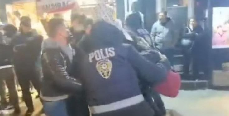 VIDEO/ Turqia zhytet në kaos: Zhvlerësohet monedha vendase, qytetarët dalin në rrugë e kërkojnë largimin e Erdogan