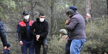 Si u kap në Turqi 100 mln lira drogë e dyshuar si e prodhuar në Shqipëri?! Mbi 200 forca nga toka, deti dhe ajri gjatë aksioni për arrestimi i tre trafikantëve turq!