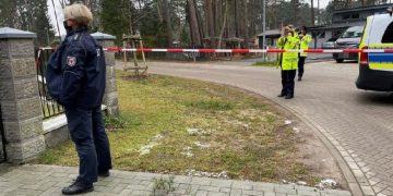 Vrasje misterioze në Berlin! Pesë persona gjenden të pajetë në banesë, mes tyre tre fëmijë! Në trupat e viktimave plagë thike e plumbash