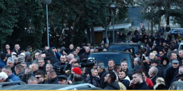 Dalin pamjet me dron: Ja sa protestues ka mbledhur sot Berisha “patriot” nga Kosova në Bathore