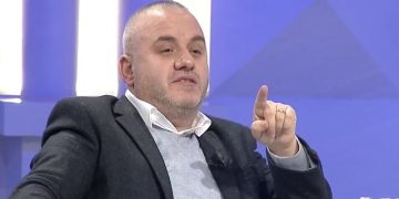 Vijon përplasja: Veliaj quajti gazetaruc në bordero bandash! Reagon Artan Hoxha dhe publikon videon: Vetëm pas një gjobe të majme, nga ato me vule shteti, mund të ta…