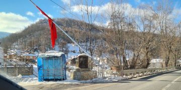 Përdhoset flamuri kuq e zi në Maqedoninë e Veriut! Shpërthen keq ish-kandidati i pavarur për komunën e Kërçovës: U verboftë drita e diellit…
