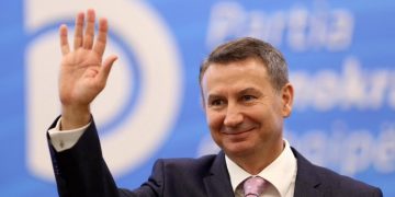 “Historiani” Kadilli shkrinë gazit analistin dhe moderatorin: Berisha politikani më i zgjuar që ka pasur historia e 100 vjetëve të shtetit shqiptarë!