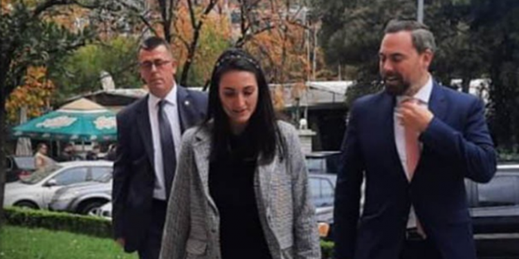 Berishës i vijnë sinjale të këqija! Prokuroria në presion nga amerikanët për arrestimin e tij: Dyshi i ambasadës vizitë blic në selinë e PD