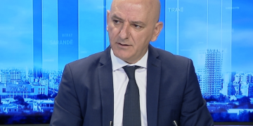 “Ky është skenari i Berishës”, Roland Bejko plas deklaratën e fortë dhe parashikon se çfarë do të ndodhë në 11 Dhjetor: Mbreti del lakuriq!