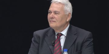 “Atë e pamë edhe tek mitingu si i ngjirej zëri”! Cilin përkrah Bashën apo Berishën? Zef Bushati reagon për herë të parë për përplasjet brenda PD-së