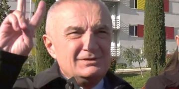 Meta tenton të rikthehet si protagonist para gjyqit të shkarkimit, strategjia me “vendoret” dhe si rrezikon shpalljen “non grata”, pasuria rrezikon presidentin