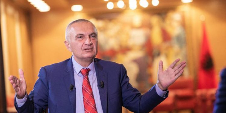 Pas Berishës, Meta zyrtari i radhës që rrezikon shpalljen “non grata”! Escobar shmang takimin me Presidentin e Republikës