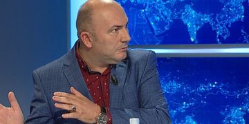 Plasin debatet, parregullsi dhe dyshime për Kuvendin e Berishës, Azgan Haklaj: U hodhën miliarda lekë korruptive, u falsifikua çdo gjë