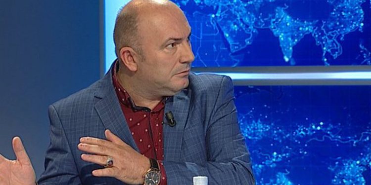 Plasin debatet, parregullsi dhe dyshime për Kuvendin e Berishës, Azgan Haklaj: U hodhën miliarda lekë korruptive, u falsifikua çdo gjë