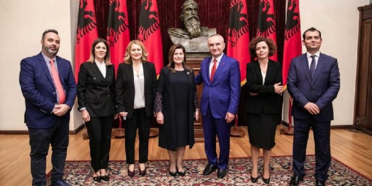 KED vendos sot për fatin e Vitore Tushës, shqyrtohet vendimi i Apelit për rikthimin e Zhaklin Petos në garën për Kushtetuesen