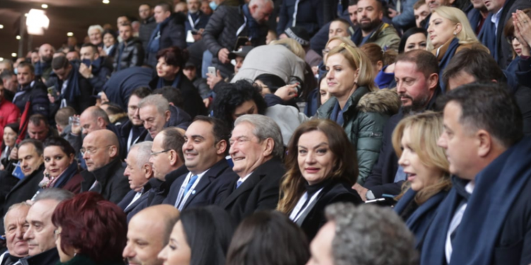 Sali Berisha bën publik planin që ka përgatitur për goditjen e radhës ndaj Lulzim Bashës, i jep gjithashtu postin e rëndësishëm Albana Vokshit