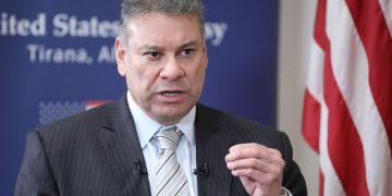 “Njerëzit po largohen nga vendi i tyre”! Escobar: Ky është shteti më i korruptuar në Europë