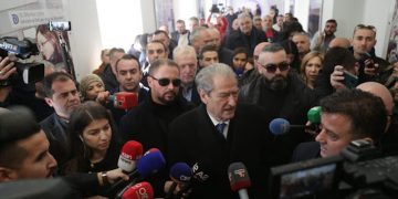 Çfarë e tremb Sali Berishën?  Si u tërhoq dy herë nga marrja me forcë e PD dhe mesazhet për Ramën që të mos e pengojë zaptimin e selisë