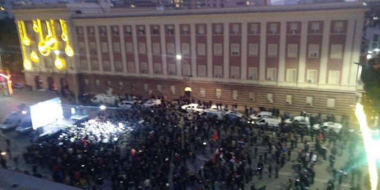 Dështon protesta e Berishës, demokratët refuzojnë skenarët për trazira dhe për të marrë forcërisht PD, ish-kryeministri në mëshirë të Bashës