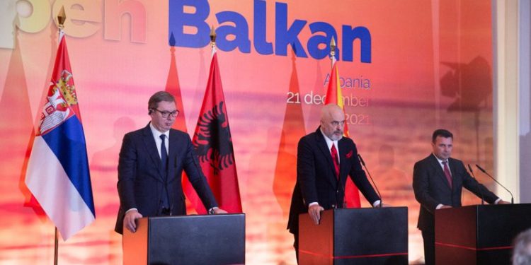 Rama-Vuçiç-Zaev strategji për të bërë pjesë të “Ballkanit të Hapur” vendet e BE, nisin tentativat për të afruar Greqinë, Italinë dhe Hungarinë