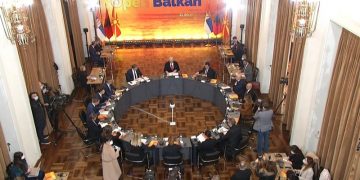 BE mbështet “Ballkanin e Hapur”: Komisionioneri Varley thirrje Kosovës, Malit të Zi dhe Bosnjës që t’i bashkohen nismës