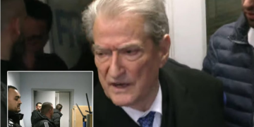 Mbi 100 persona të armatosur në tarracë? Berisha zbulon arsyen pse nuk u fut brenda selisë blu