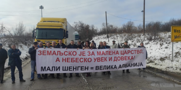‘Çmenden’ serbët, mbushin rrugët në protestë: Po bëhet “Shqipëria e Madhe”
