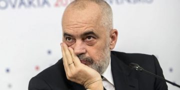 “Po tall b***** me partinë opozitare”! Rama i kthehet qytetarit: Unë nuk di…
