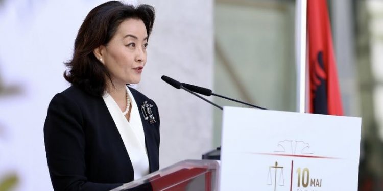 Ndahet nga jeta senatori i njohur amerikan, mik i madh i shqiptarëve! Vjen reagimi nga Yuri Kim