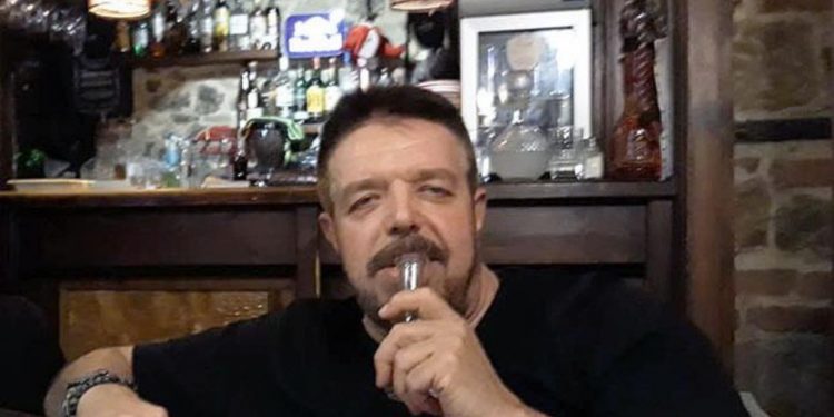 “Shkoni vishni toga, vini kravate, pastaj hajdeni ketu me gjykoni mua”, publicisti i njohur i shokuar nga ndertesa e vettingut