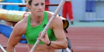 4 vite pas humbjes së bashkëshortes, Pirro Dhima nis një lidhje me sportisten greke