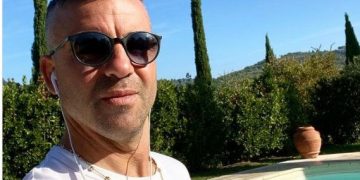 Di Natale rrëfen orët e tmerrit të grabitjes: Më duket se ishin shqiptarë, gjithçka shkoi më mirë se sa e mendova më morën vetëm orën 35 mijë euro