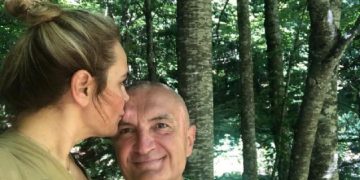 “Jeton me mua, por i besoi Bashës, u tregua mendjelehtë”! Presidenti Meta  “shet lirë” Monikën: Për hatër dhe sedër se…!..