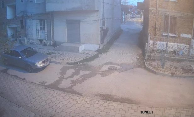 E pazakontë! Shfaqet çdo ditë në orën 5 të mëngjesit, shihni se si ky person dëmton kutitë e shpërndarjes së internetit në Vlorë (Video)