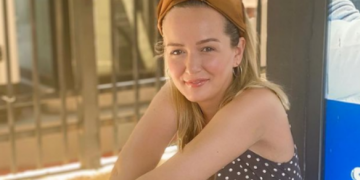 “Faleminderit Zot”! Përfundon me sukses ndërhyrja në kokë pas tumorit të dytë për deputeten Matoshi