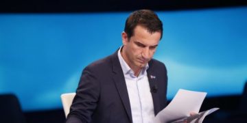 Akuzat për këshilltarët që mban, Veliaj: Përgojohen nga disa burra që paguhen si analistë gjoja 500 mijë lekë të vjetra, por të gjithë e dimë që vënë gjoba