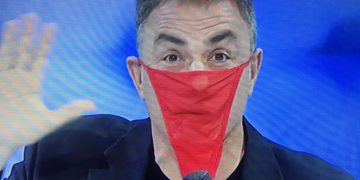 Miliona për një emision banal të përkthyesit të frëngjishtes! Çani kërkon dorheqjen e qeverisë dhe është i lumtur që  doli zbuluar: Kam 20 vjet që paguhem kaq por ka njerëz me rroga shumë më të larta