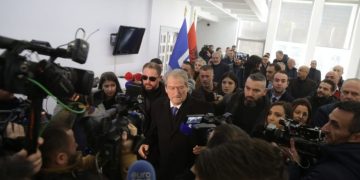 Marshimi i Berishës në selinë blu, njohje e vendimit të Bashës për shkarkimin e “komisionit të përkohshëm”