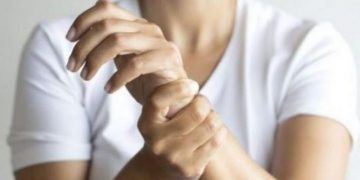 Cilat janë ushqimet që luftojnë dhimbjet e artritit reumatik