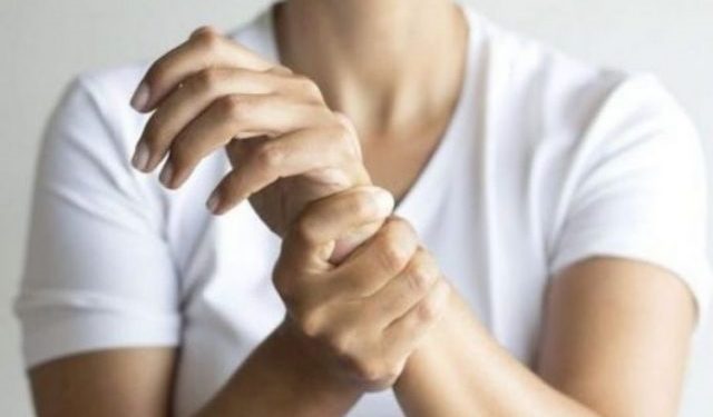 Cilat janë ushqimet që luftojnë dhimbjet e artritit reumatik