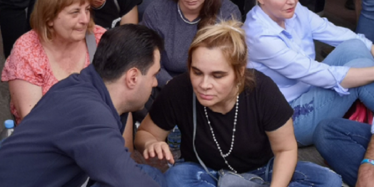 “Bomba” e Monika Kryemadhit: Kandidatët e PD-së blenë vota me lekë në dorë, pinin kafe me Taulant Ballën