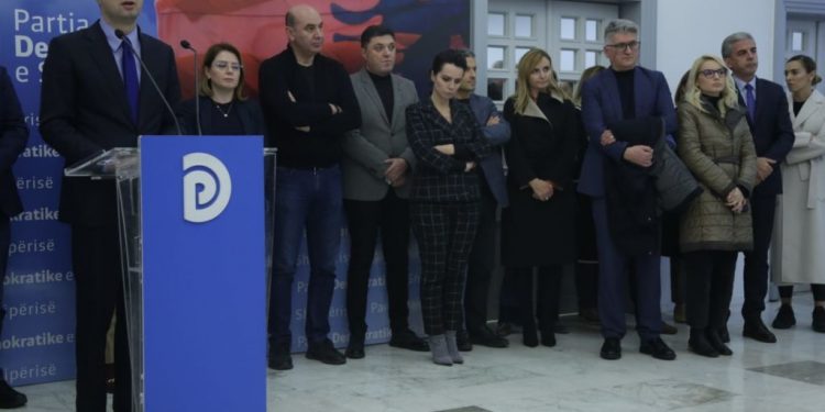 “Shpërdorim simbolesh dhe falsifikim firmash“ Lulzim Basha: Më 18 dhjetor do lëmë pas mbeturinat e komunizmit dhe korrupsionit të PD