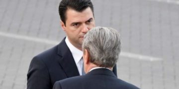“Zëri i Amerikës”: Tensionet në PD, provë force mes Berishës dhe Bashës