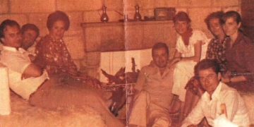 Si u shkrepën fotot e Berishës në varkë me Hoxhajt dhe lidhjet e tij me familjen e diktatorit (dëshmitë)