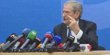 Kryetari i 11 Dhjetorit denoncon Bashën: Po kryen krim elektoral, u ka mbledhur kartat anëtarësisë dhe nuk ua kthen