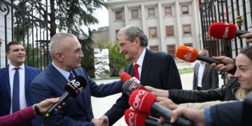 Lista e pagave: Presidenca e mbushur me ndihmës dhe specialistë! PD-PS miliona për gazetarë e operatorë