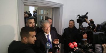 Fotolajm/ Si reagoi Basha kur mori vesh se Berisha kishte hyrë me simpantizantët e tij në PD