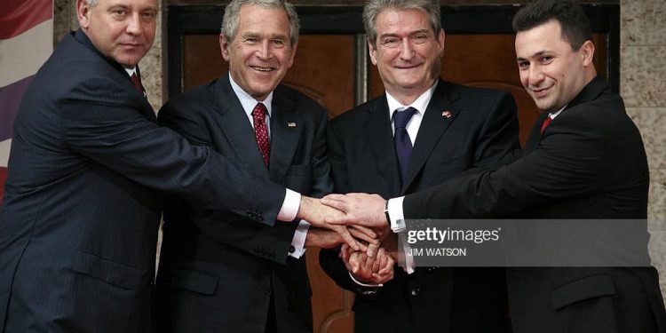 Fati i zi i tri kryeministrave që u takuan me George Bush në Tiranë